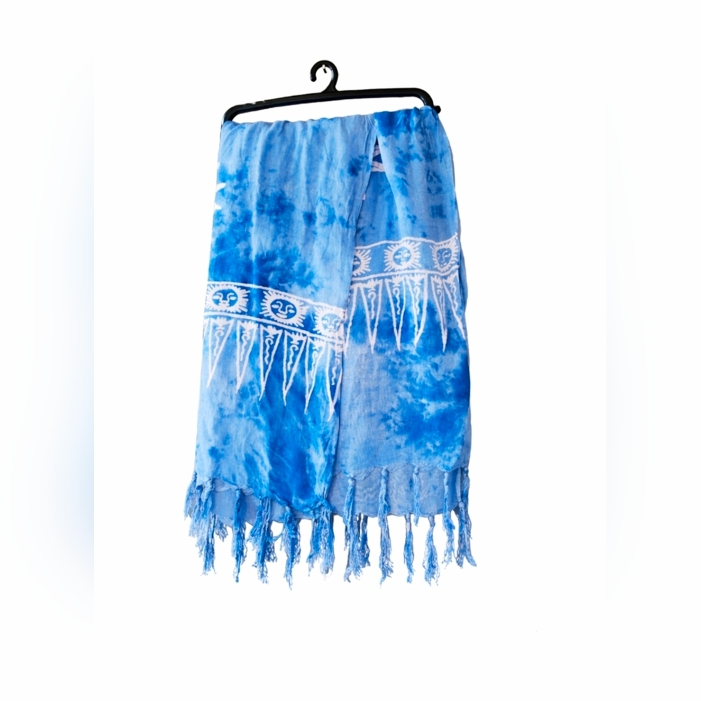 🟢 Elegant Blue and White Scarf